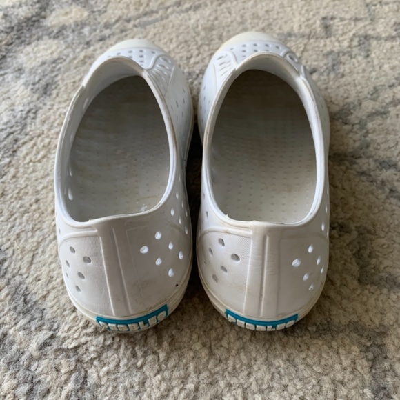 Size 2 Kids Shoes - Picture 2 of 3